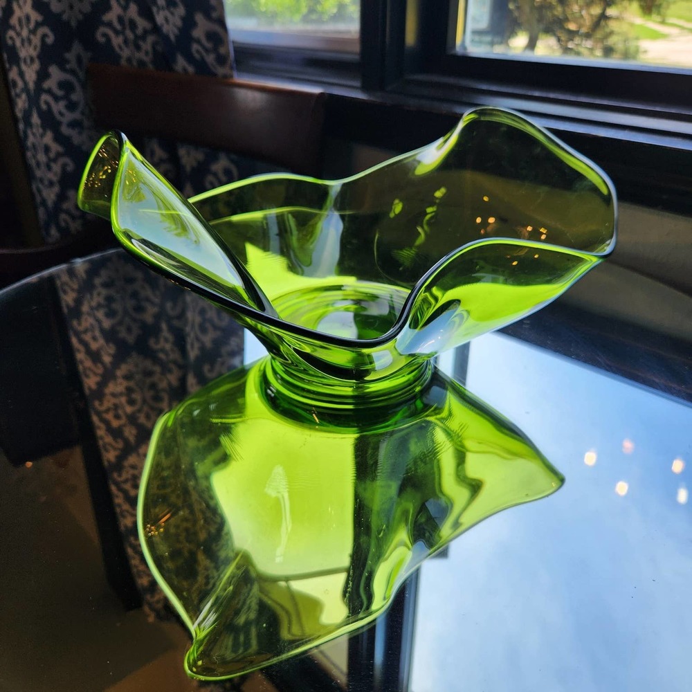 Large Viking Glass Bowl! Art glass style bowl, centerpiece, fruit bowl, decor - Picture 3 of 10